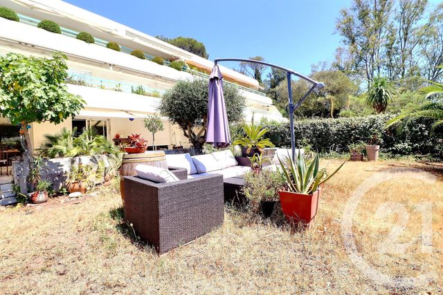 Afficher la photo en grand Appartement T3 à vendre - 3 pièces - 86.0 m2 - ST RAPHAEL - 83 - PROVENCE-ALPES-COTE-D-AZUR - Century 21 Sud Habitat