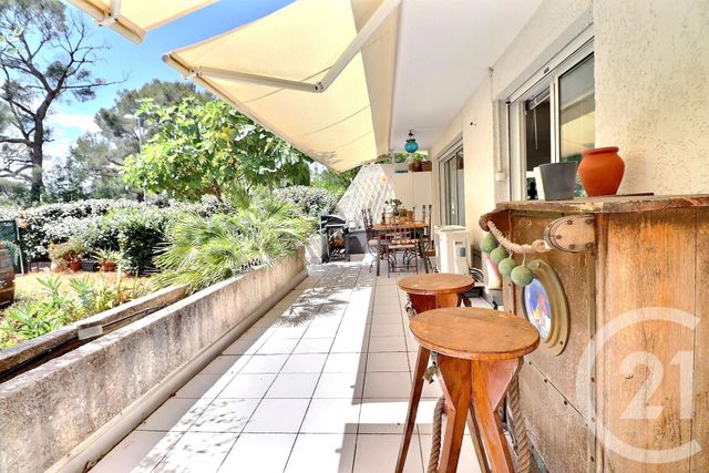 Afficher la photo en grand Appartement T3 à vendre - 3 pièces - 86.0 m2 - ST RAPHAEL - 83 - PROVENCE-ALPES-COTE-D-AZUR - Century 21 Sud Habitat