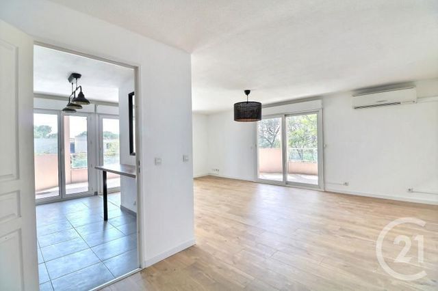 Afficher la photo en grand Appartement T4 à vendre - 4 pièces - 92.03 m2 - ST RAPHAEL - 83 - PROVENCE-ALPES-COTE-D-AZUR - Century 21 Sud Habitat