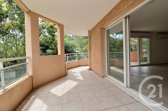 Afficher la photo en grand Appartement T4 à vendre - 4 pièces - 92.03 m2 - ST RAPHAEL - 83 - PROVENCE-ALPES-COTE-D-AZUR - Century 21 Sud Habitat