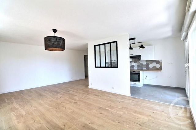 Afficher la photo en grand Appartement T4 à vendre - 4 pièces - 92.03 m2 - ST RAPHAEL - 83 - PROVENCE-ALPES-COTE-D-AZUR - Century 21 Sud Habitat