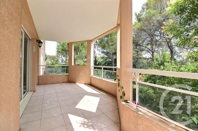 Afficher la photo en grand Appartement T4 à vendre - 4 pièces - 92.03 m2 - ST RAPHAEL - 83 - PROVENCE-ALPES-COTE-D-AZUR - Century 21 Sud Habitat