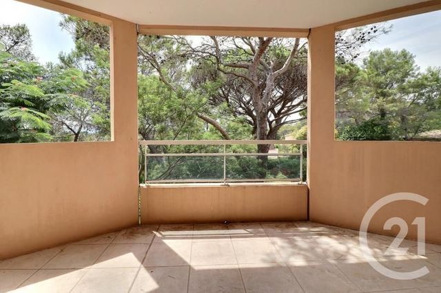 Afficher la photo en grand Appartement T4 à vendre - 4 pièces - 92.03 m2 - ST RAPHAEL - 83 - PROVENCE-ALPES-COTE-D-AZUR - Century 21 Sud Habitat