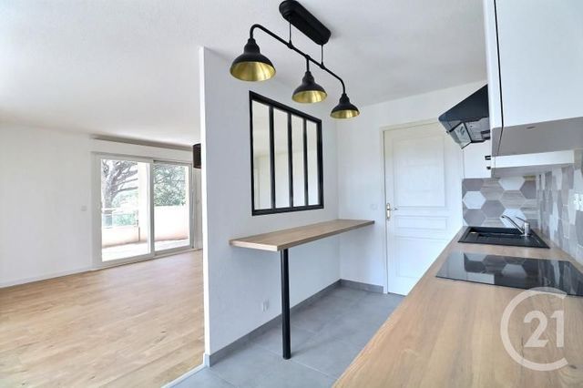 Afficher la photo en grand Appartement T4 à vendre - 4 pièces - 92.03 m2 - ST RAPHAEL - 83 - PROVENCE-ALPES-COTE-D-AZUR - Century 21 Sud Habitat