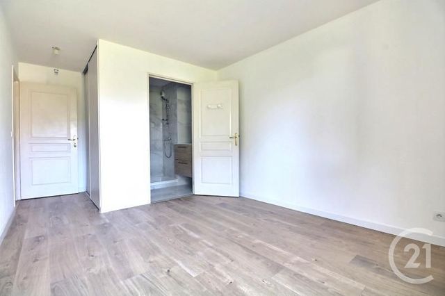 Afficher la photo en grand Appartement T4 à vendre - 4 pièces - 92.03 m2 - ST RAPHAEL - 83 - PROVENCE-ALPES-COTE-D-AZUR - Century 21 Sud Habitat