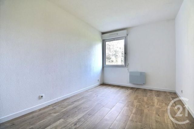 Afficher la photo en grand Appartement T4 à vendre - 4 pièces - 92.03 m2 - ST RAPHAEL - 83 - PROVENCE-ALPES-COTE-D-AZUR - Century 21 Sud Habitat