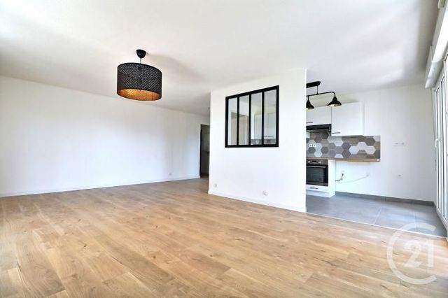 Afficher la photo en grand Appartement T4 à vendre - 4 pièces - 92.03 m2 - ST RAPHAEL - 83 - PROVENCE-ALPES-COTE-D-AZUR - Century 21 Sud Habitat