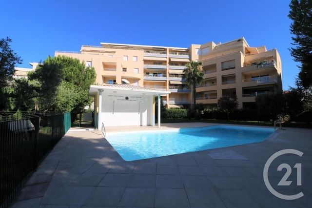 Afficher la photo en grand Appartement T2 à vendre - 2 pièces - 45.87 m2 - FREJUS - 83 - PROVENCE-ALPES-COTE-D-AZUR - Century 21 Sud Habitat