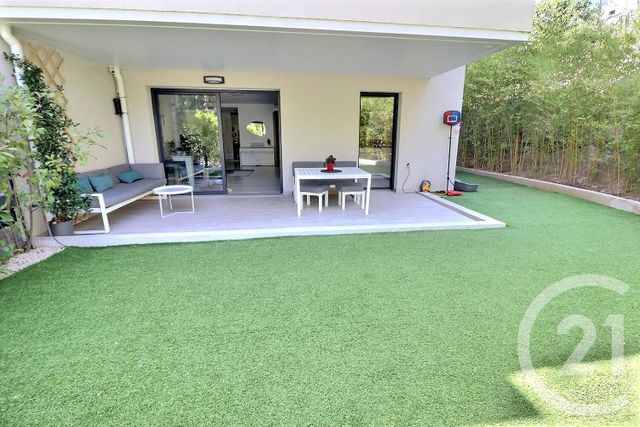Afficher la photo en grand Appartement T3 à vendre - 3 pièces - 64.06 m2 - ST RAPHAEL - 83 - PROVENCE-ALPES-COTE-D-AZUR - Century 21 Sud Habitat