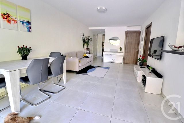 Afficher la photo en grand Appartement T3 à vendre - 3 pièces - 64.06 m2 - ST RAPHAEL - 83 - PROVENCE-ALPES-COTE-D-AZUR - Century 21 Sud Habitat