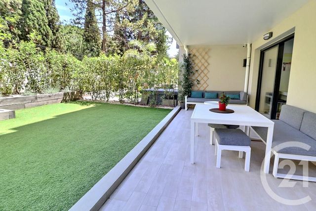 Afficher la photo en grand Appartement T3 à vendre - 3 pièces - 64.06 m2 - ST RAPHAEL - 83 - PROVENCE-ALPES-COTE-D-AZUR - Century 21 Sud Habitat