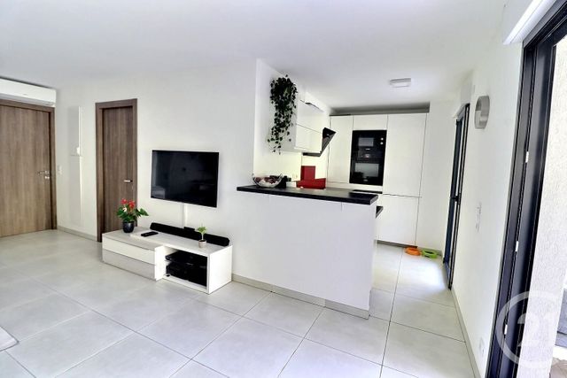 Afficher la photo en grand Appartement T3 à vendre - 3 pièces - 64.06 m2 - ST RAPHAEL - 83 - PROVENCE-ALPES-COTE-D-AZUR - Century 21 Sud Habitat