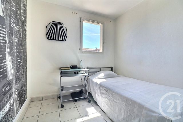 Afficher la photo en grand Appartement T2 à vendre - 2 pièces - 24.84 m2 - FREJUS - 83 - PROVENCE-ALPES-COTE-D-AZUR - Century 21 Sud Habitat
