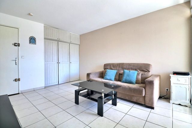 Afficher la photo en grand Appartement T2 à vendre - 2 pièces - 24.84 m2 - FREJUS - 83 - PROVENCE-ALPES-COTE-D-AZUR - Century 21 Sud Habitat