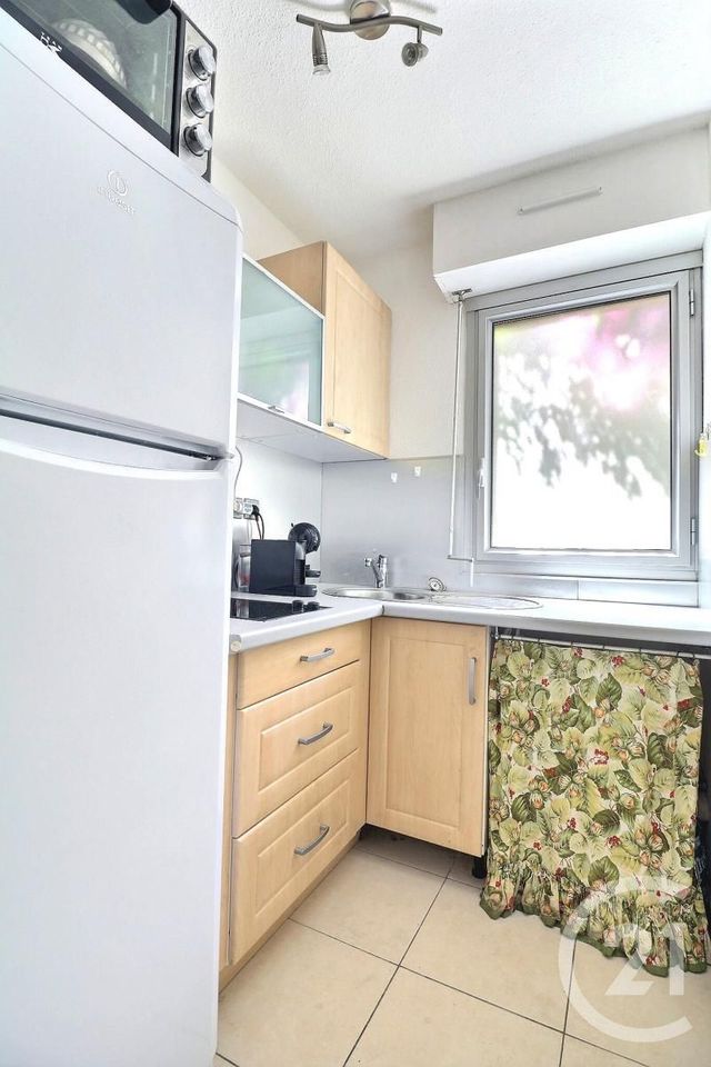 Afficher la photo en grand Appartement F2 à vendre - 2 pièces - 34.34 m2 - ST RAPHAEL - 83 - PROVENCE-ALPES-COTE-D-AZUR - Century 21 Sud Habitat