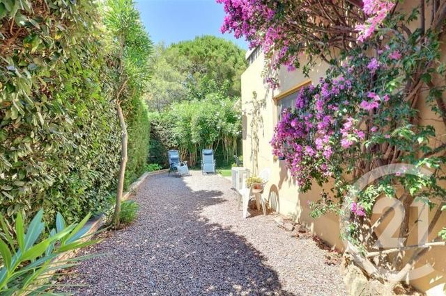 Afficher la photo en grand Appartement F2 à vendre - 2 pièces - 34.34 m2 - ST RAPHAEL - 83 - PROVENCE-ALPES-COTE-D-AZUR - Century 21 Sud Habitat