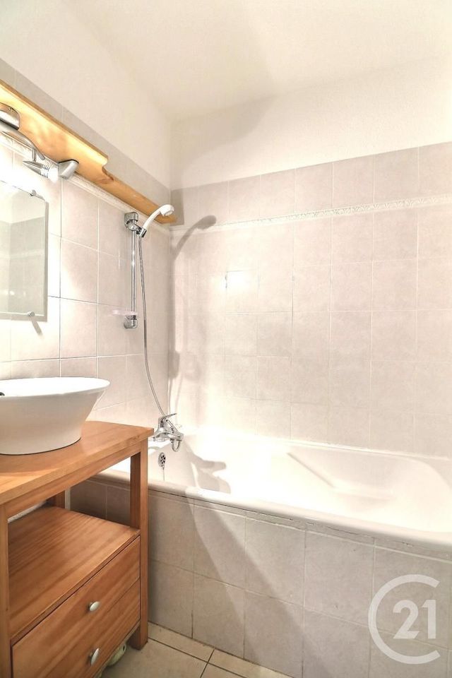 Afficher la photo en grand Appartement F2 à vendre - 2 pièces - 34.34 m2 - ST RAPHAEL - 83 - PROVENCE-ALPES-COTE-D-AZUR - Century 21 Sud Habitat