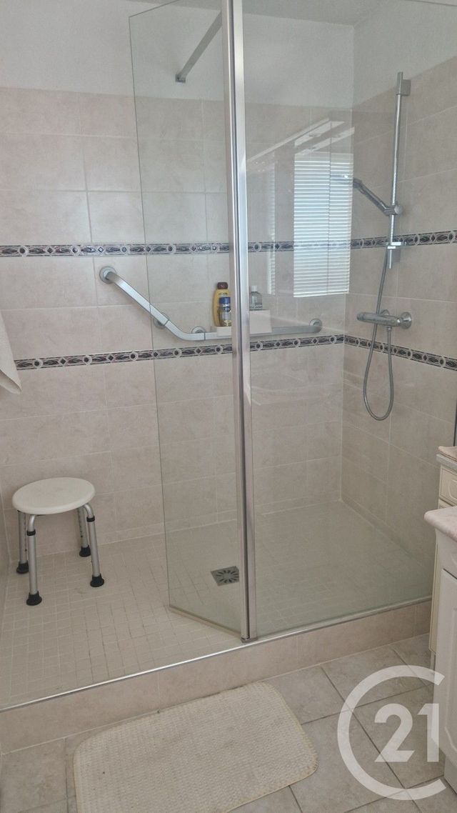 Appartement F4 à vendre - 4 pièces - 124.0 m2 - FREJUS - 83 - PROVENCE-ALPES-COTE-D-AZUR - Century 21 Sud Habitat
