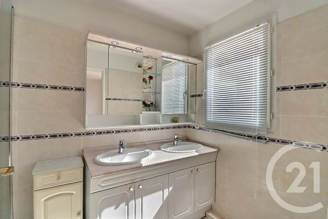 Appartement F4 à vendre - 4 pièces - 124.0 m2 - FREJUS - 83 - PROVENCE-ALPES-COTE-D-AZUR - Century 21 Sud Habitat