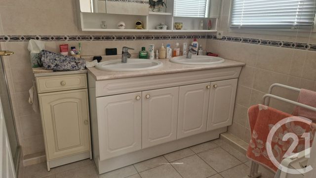 Appartement F4 à vendre - 4 pièces - 124.0 m2 - FREJUS - 83 - PROVENCE-ALPES-COTE-D-AZUR - Century 21 Sud Habitat
