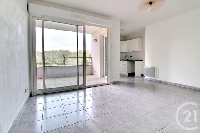 Appartement T2 à vendre - 2 pièces - 42.2 m2 - FREJUS - 83 - PROVENCE-ALPES-COTE-D-AZUR - Century 21 Sud Habitat