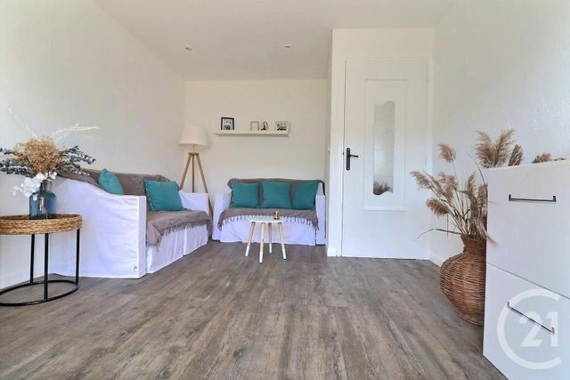 Studio à vendre - 1 pièce - 23.92 m2 - FREJUS - 83 - PROVENCE-ALPES-COTE-D-AZUR - Century 21 Sud Habitat