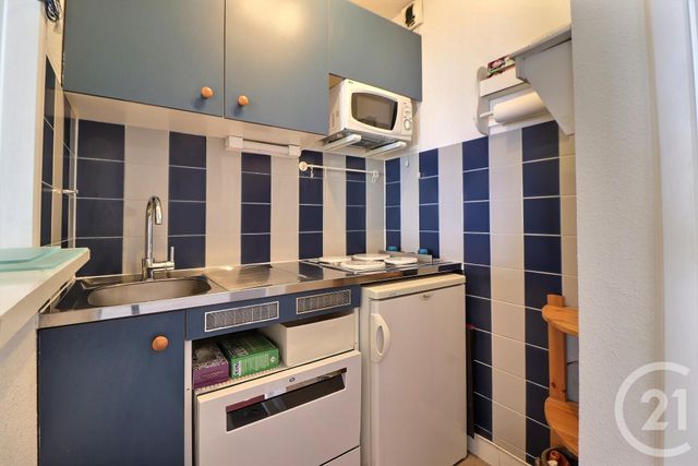 Appartement Studio Cabine à vendre - 1 pièce - 27.0 m2 - FREJUS - 83 - PROVENCE-ALPES-COTE-D-AZUR - Century 21 Sud Habitat