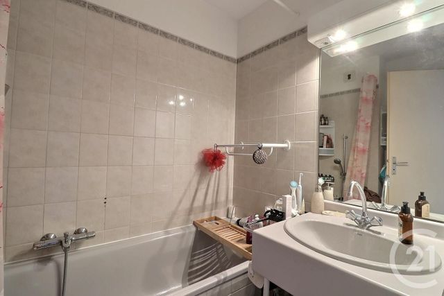 Afficher la photo en grand Appartement T2 à vendre - 2 pièces - 30.73 m2 - FREJUS - 83 - PROVENCE-ALPES-COTE-D-AZUR - Century 21 Sud Habitat