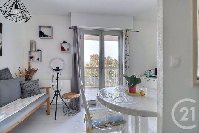 Afficher la photo en grand Appartement T2 à vendre - 2 pièces - 30.73 m2 - FREJUS - 83 - PROVENCE-ALPES-COTE-D-AZUR - Century 21 Sud Habitat