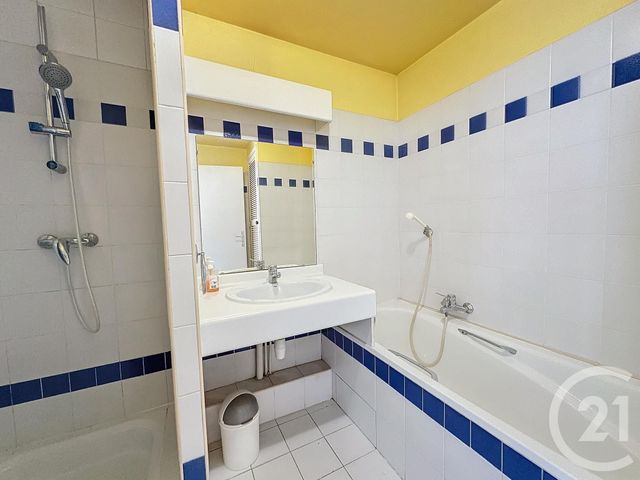 Appartement T2 à vendre - 2 pièces - 39.21 m2 - FREJUS - 83 - PROVENCE-ALPES-COTE-D-AZUR - Century 21 Sud Habitat