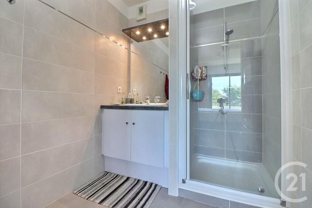 Appartement T2 à vendre - 2 pièces - 50.6 m2 - FREJUS - 83 - PROVENCE-ALPES-COTE-D-AZUR - Century 21 Sud Habitat