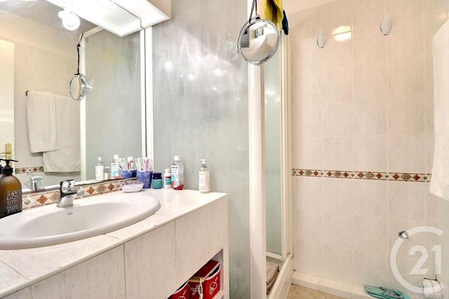 Appartement T2 à vendre - 2 pièces - 49.1 m2 - ST RAPHAEL - 83 - PROVENCE-ALPES-COTE-D-AZUR - Century 21 Sud Habitat