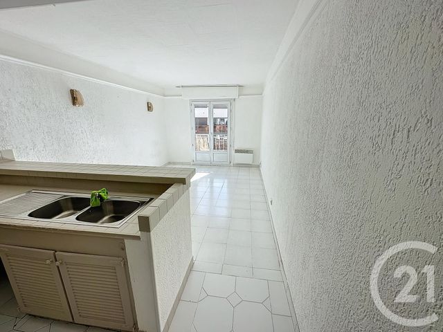 Afficher la photo en grand Appartement T2 à vendre - 2 pièces - 52.08 m2 - ST RAPHAEL - 83 - PROVENCE-ALPES-COTE-D-AZUR - Century 21 Sud Habitat