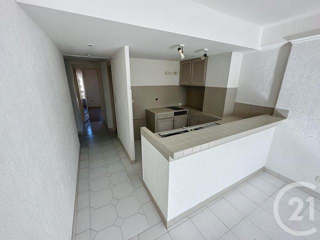 Afficher la photo en grand Appartement T2 à vendre - 2 pièces - 52.08 m2 - ST RAPHAEL - 83 - PROVENCE-ALPES-COTE-D-AZUR - Century 21 Sud Habitat