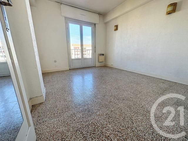 Afficher la photo en grand Appartement T2 à vendre - 2 pièces - 52.08 m2 - ST RAPHAEL - 83 - PROVENCE-ALPES-COTE-D-AZUR - Century 21 Sud Habitat