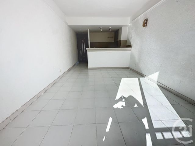 Afficher la photo en grand Appartement T2 à vendre - 2 pièces - 52.08 m2 - ST RAPHAEL - 83 - PROVENCE-ALPES-COTE-D-AZUR - Century 21 Sud Habitat