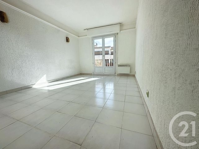 Afficher la photo en grand Appartement T2 à vendre - 2 pièces - 52.08 m2 - ST RAPHAEL - 83 - PROVENCE-ALPES-COTE-D-AZUR - Century 21 Sud Habitat