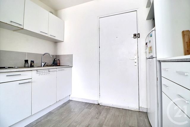 Afficher la photo en grand Appartement à vendre - 2 pièces - 30.5 m2 - FREJUS - 83 - PROVENCE-ALPES-COTE-D-AZUR - Century 21 Sud Habitat
