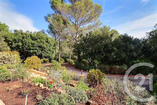 Afficher la photo en grand maison à vendre - 6 pièces - 122.84 m2 - ROQUEBRUNE SUR ARGENS - 83 - PROVENCE-ALPES-COTE-D-AZUR - Century 21 Sud Habitat