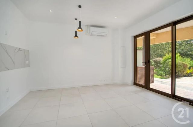 Appartement T3 à vendre - 3 pièces - 42.58 m2 - FREJUS - 83 - PROVENCE-ALPES-COTE-D-AZUR - Century 21 Sud Habitat