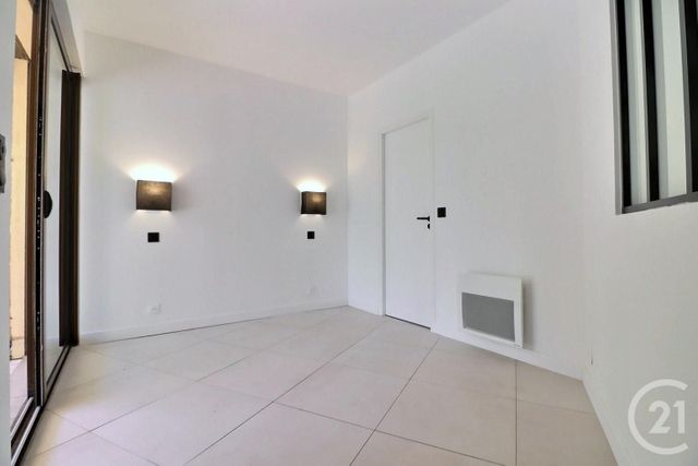Appartement T3 à vendre - 3 pièces - 42.58 m2 - FREJUS - 83 - PROVENCE-ALPES-COTE-D-AZUR - Century 21 Sud Habitat