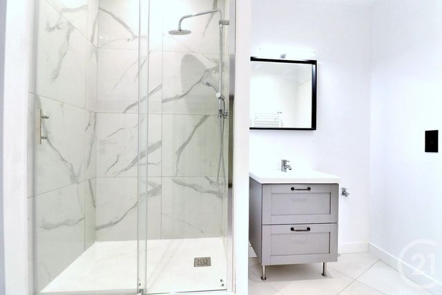 Appartement T3 à vendre - 3 pièces - 42.58 m2 - FREJUS - 83 - PROVENCE-ALPES-COTE-D-AZUR - Century 21 Sud Habitat