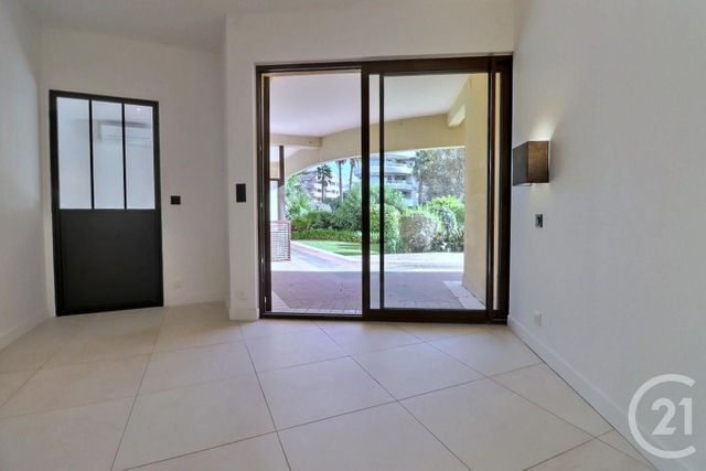 Appartement T3 à vendre - 3 pièces - 42.58 m2 - FREJUS - 83 - PROVENCE-ALPES-COTE-D-AZUR - Century 21 Sud Habitat