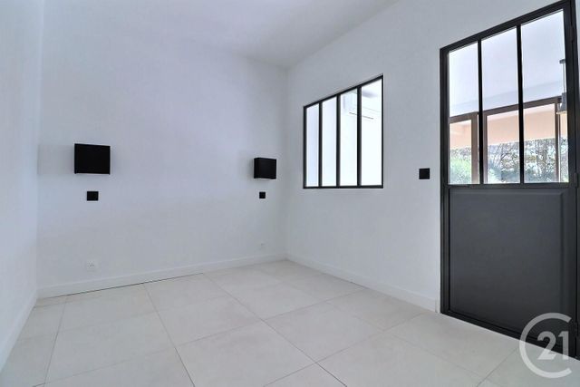 Appartement T2 à vendre - 2 pièces - 26.08 m2 - FREJUS - 83 - PROVENCE-ALPES-COTE-D-AZUR - Century 21 Sud Habitat
