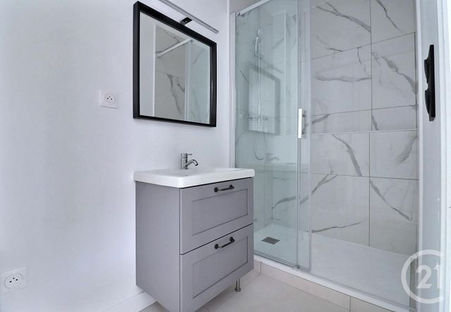 Appartement T2 à vendre - 2 pièces - 26.08 m2 - FREJUS - 83 - PROVENCE-ALPES-COTE-D-AZUR - Century 21 Sud Habitat