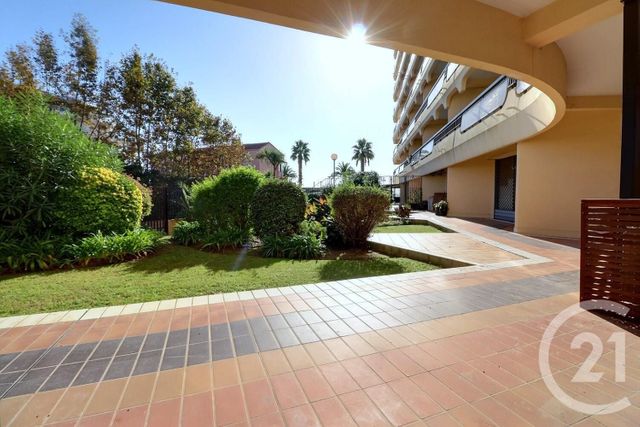 Appartement T2 à vendre - 2 pièces - 26.08 m2 - FREJUS - 83 - PROVENCE-ALPES-COTE-D-AZUR - Century 21 Sud Habitat