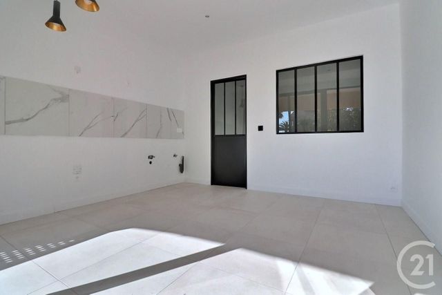 Appartement T2 à vendre - 2 pièces - 26.08 m2 - FREJUS - 83 - PROVENCE-ALPES-COTE-D-AZUR - Century 21 Sud Habitat