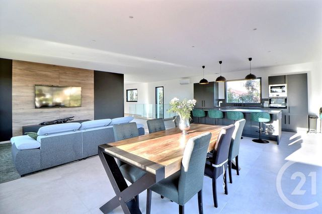 maison à vendre - 6 pièces - 276.0 m2 - FREJUS - 83 - PROVENCE-ALPES-COTE-D-AZUR - Century 21 Sud Habitat