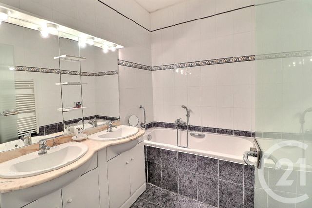 Appartement T4 à vendre - 4 pièces - 119.0 m2 - ST RAPHAEL - 83 - PROVENCE-ALPES-COTE-D-AZUR - Century 21 Sud Habitat