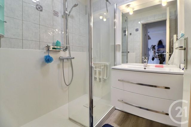 Afficher la photo en grand Appartement T3 à vendre - 3 pièces - 61.69 m2 - FREJUS - 83 - PROVENCE-ALPES-COTE-D-AZUR - Century 21 Sud Habitat